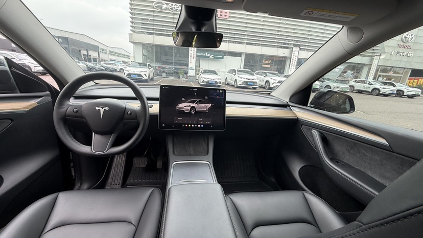 Tesla Model Y 2022 #5 Tesla Model Y 2022 car image #5