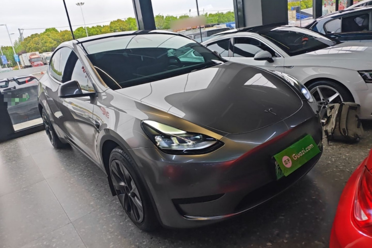 Tesla Model Y 2023 car image #4