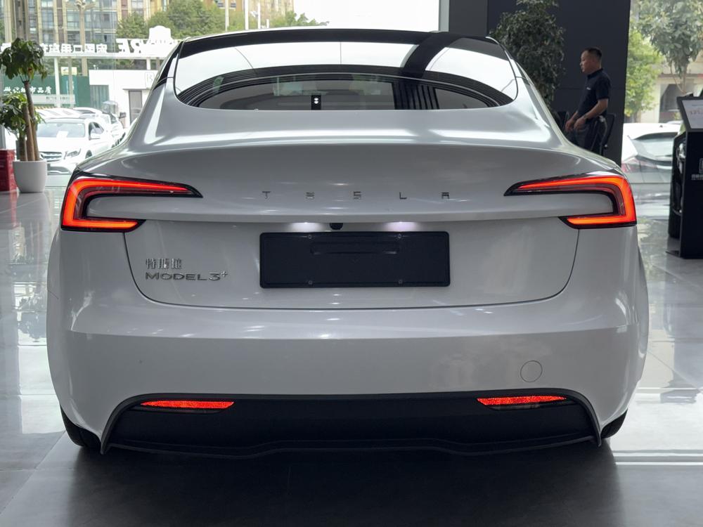 Tesla Model 3 2024 car image #4