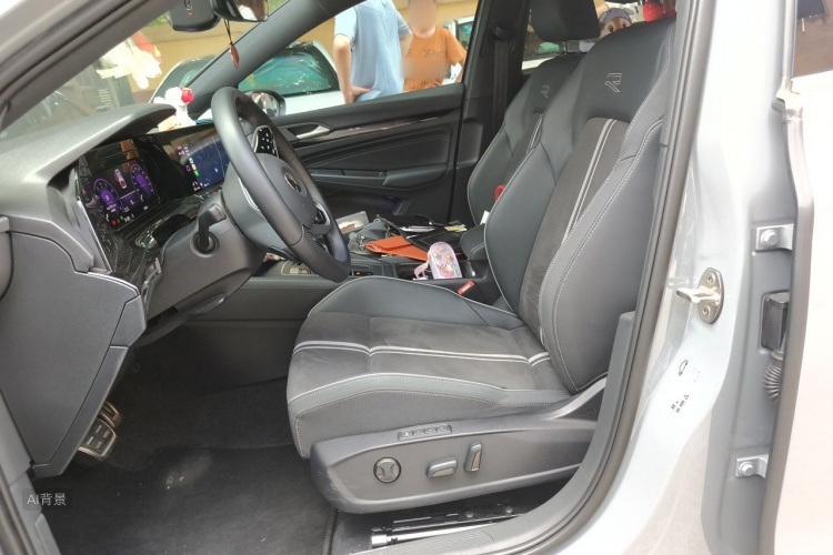 Volkswagen Golf 2023 car image #17