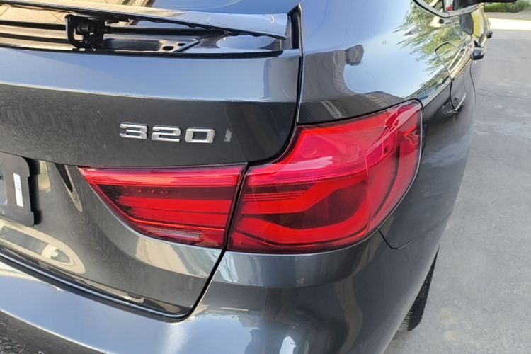 BMW 3 Series GT 2018 car image #8