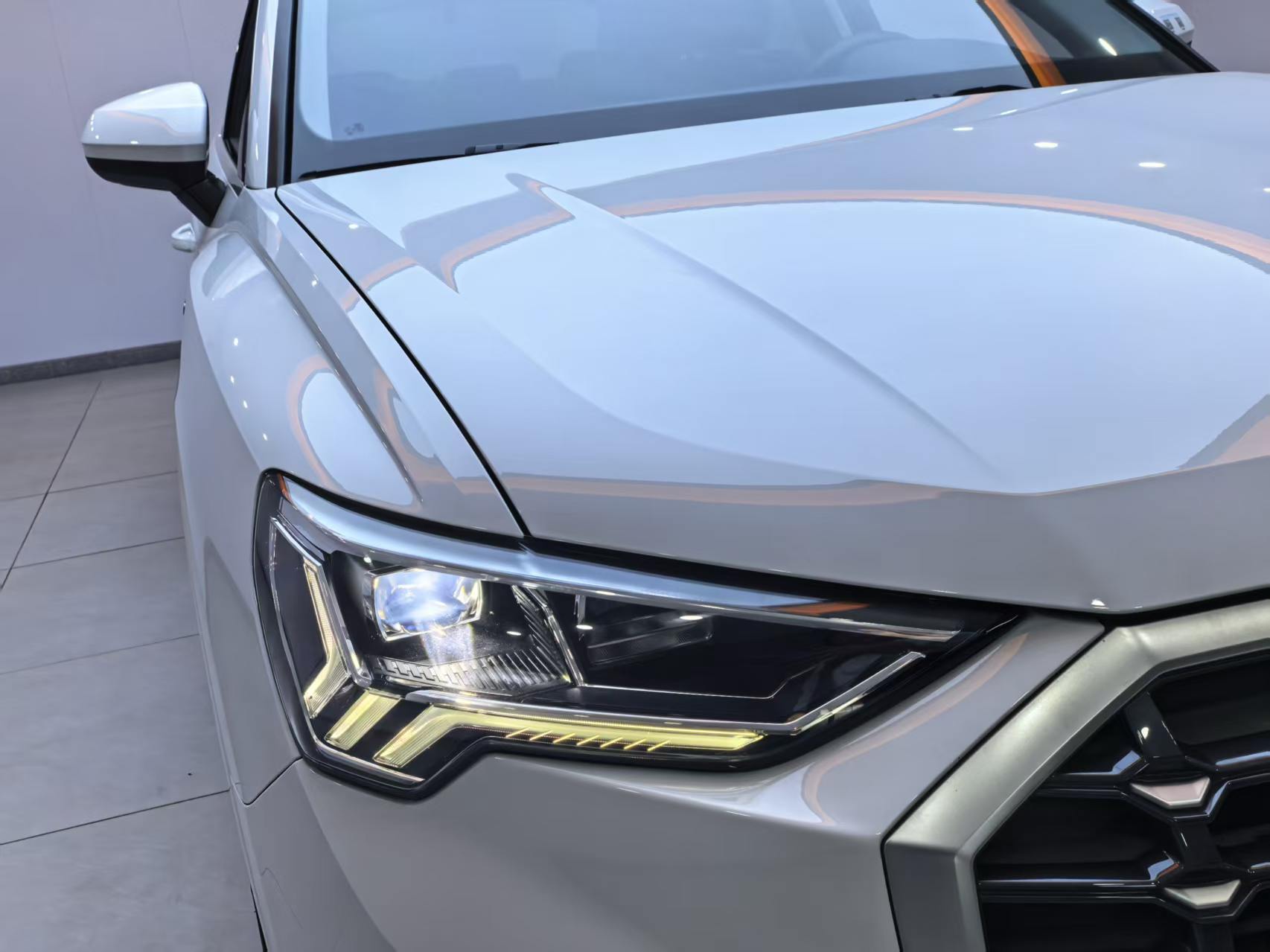 Audi Q3 2022 car image #7