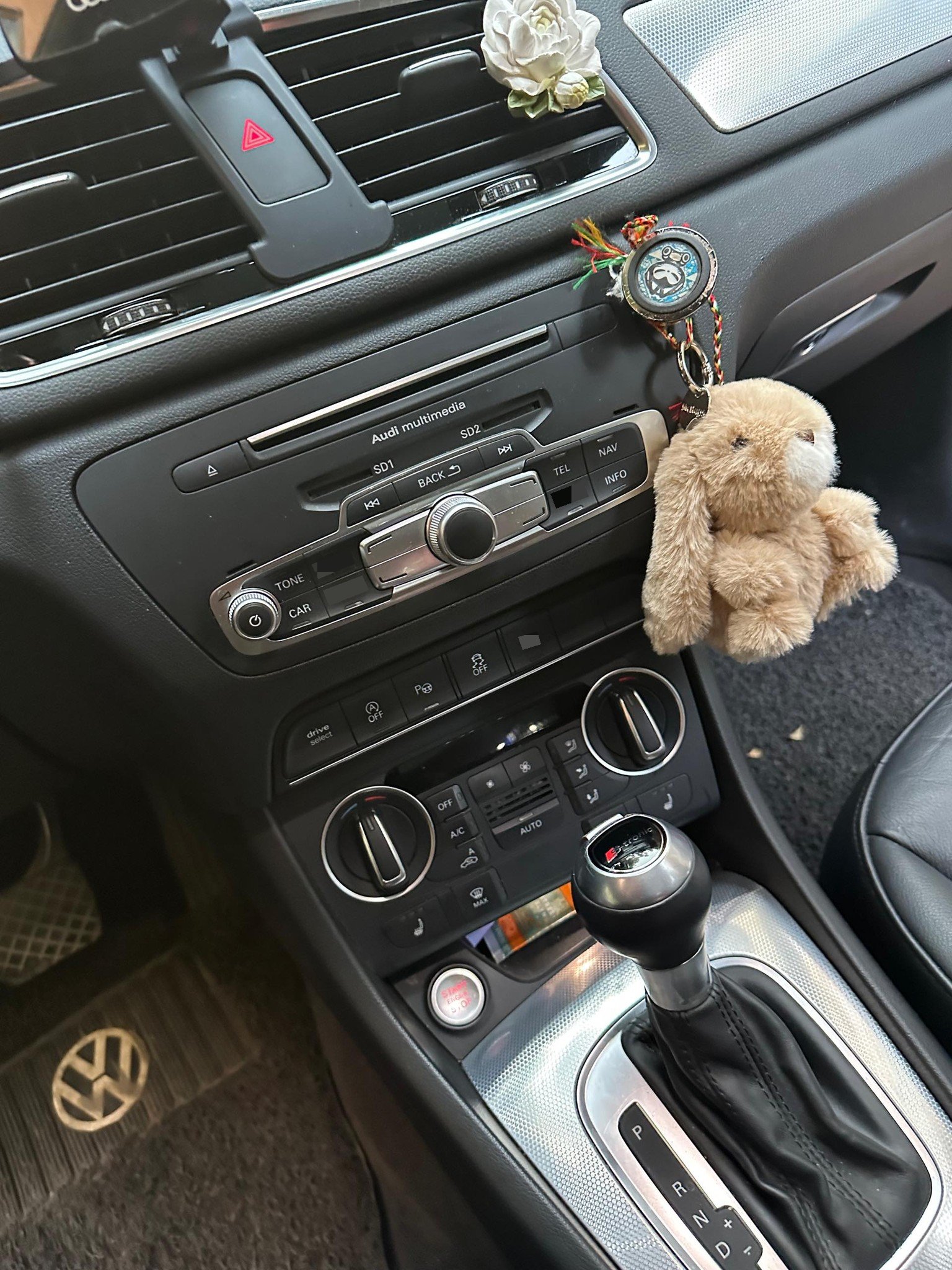 Audi Q3 2016 car image #9