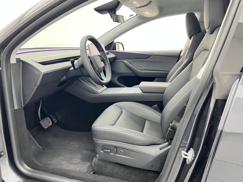 Tesla Model Y 2025 #22 Tesla Model Y 2025 car image #22