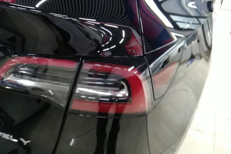 Tesla Model Y 2023 car image #8