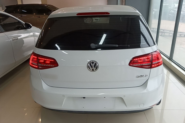 Volkswagen Golf 2015 car image #4