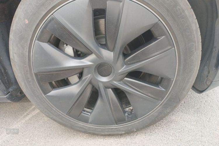 Tesla Model Y 2024 #9 Tesla Model Y 2024 car image #9