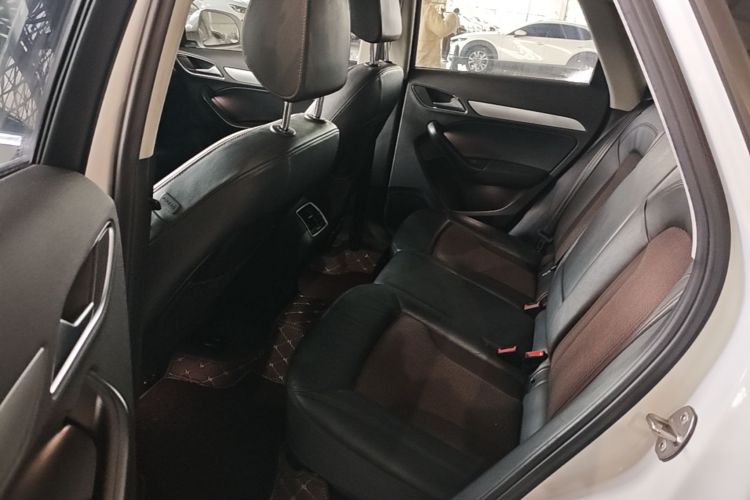 Audi Q3 2019 immagine di auto #17