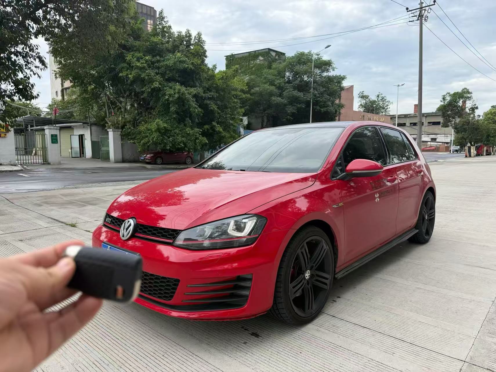 Volkswagen GolfGTI 2017 car image 