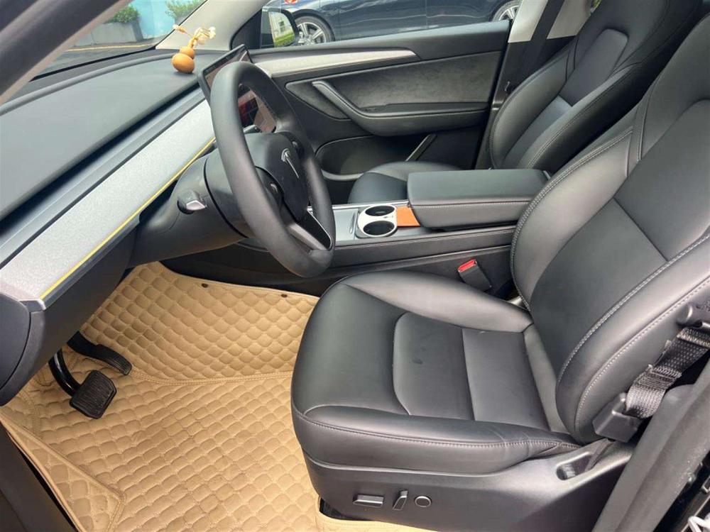 Tesla Model Y 2024 car image #13