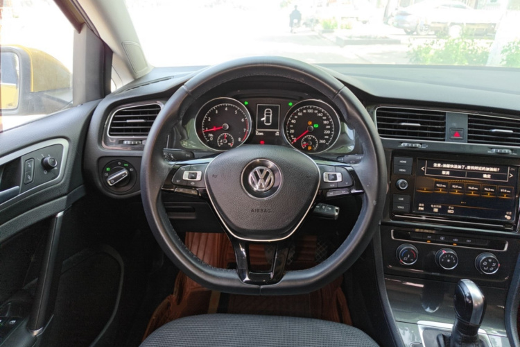 Volkswagen Golf 2019 car image #11