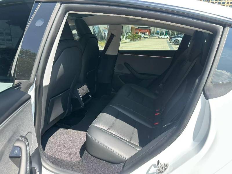 Tesla Model 3 2024 car image #5