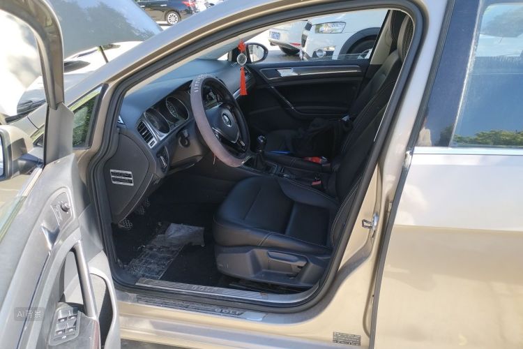 Volkswagen Golf 2014 car image #18