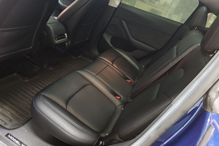 Tesla Model Y 2023 car image #11