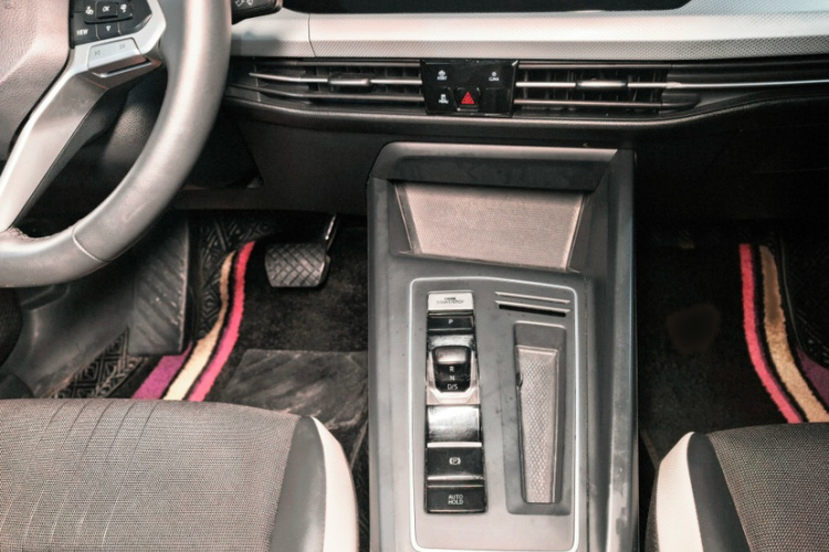 Volkswagen Golf 2023 car image #23