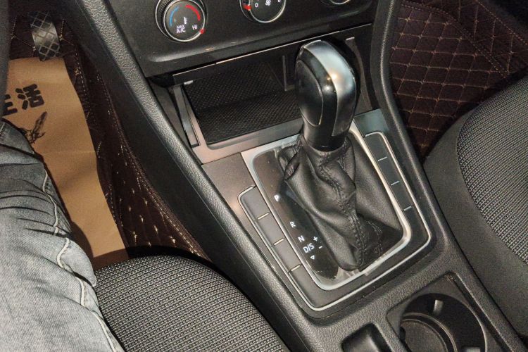 Volkswagen Golf 2018 صورة سيارة #14