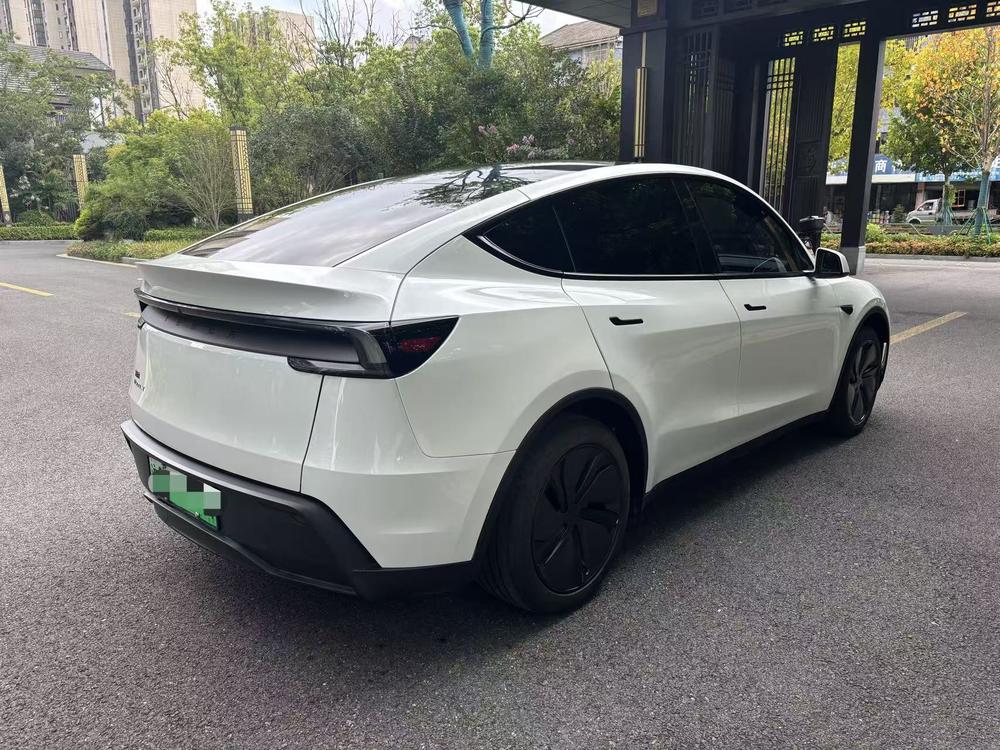 Tesla Model Y 2026 car image #6