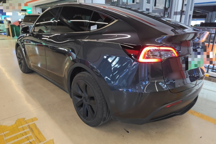 Tesla Model Y 2024 car image #5