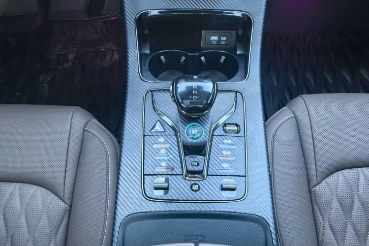 BYD Han 2023 car image #28