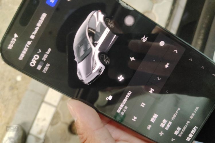 Tesla Model Y 2024 car image #10