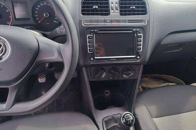 Volkswagen Polo 2016 car image #13