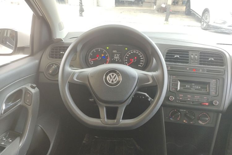 Volkswagen Polo 2019 car image #11