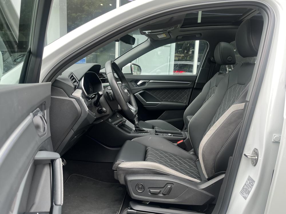 Audi Q3 2024 car image #10