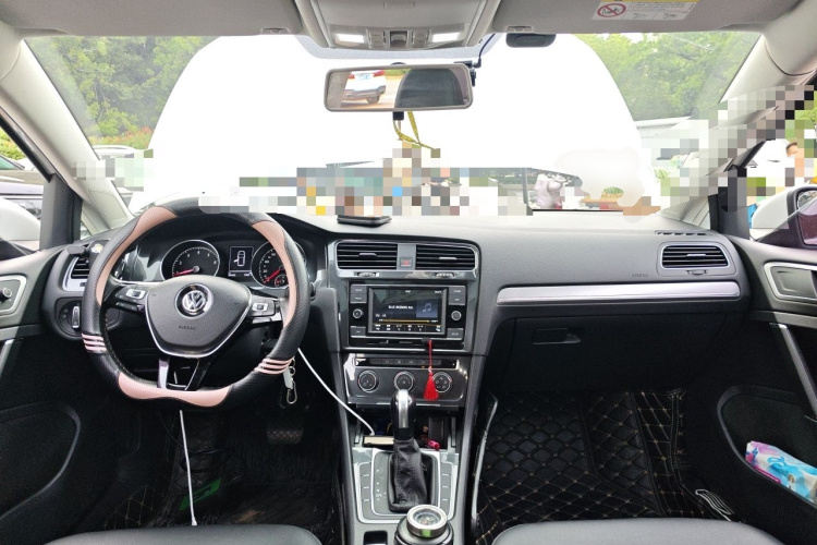 Volkswagen Golf 2018 car image #7
