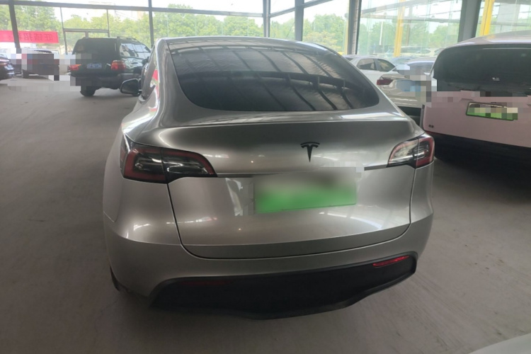 Tesla Model Y 2023 #4 Tesla Model Y 2023 car image #4