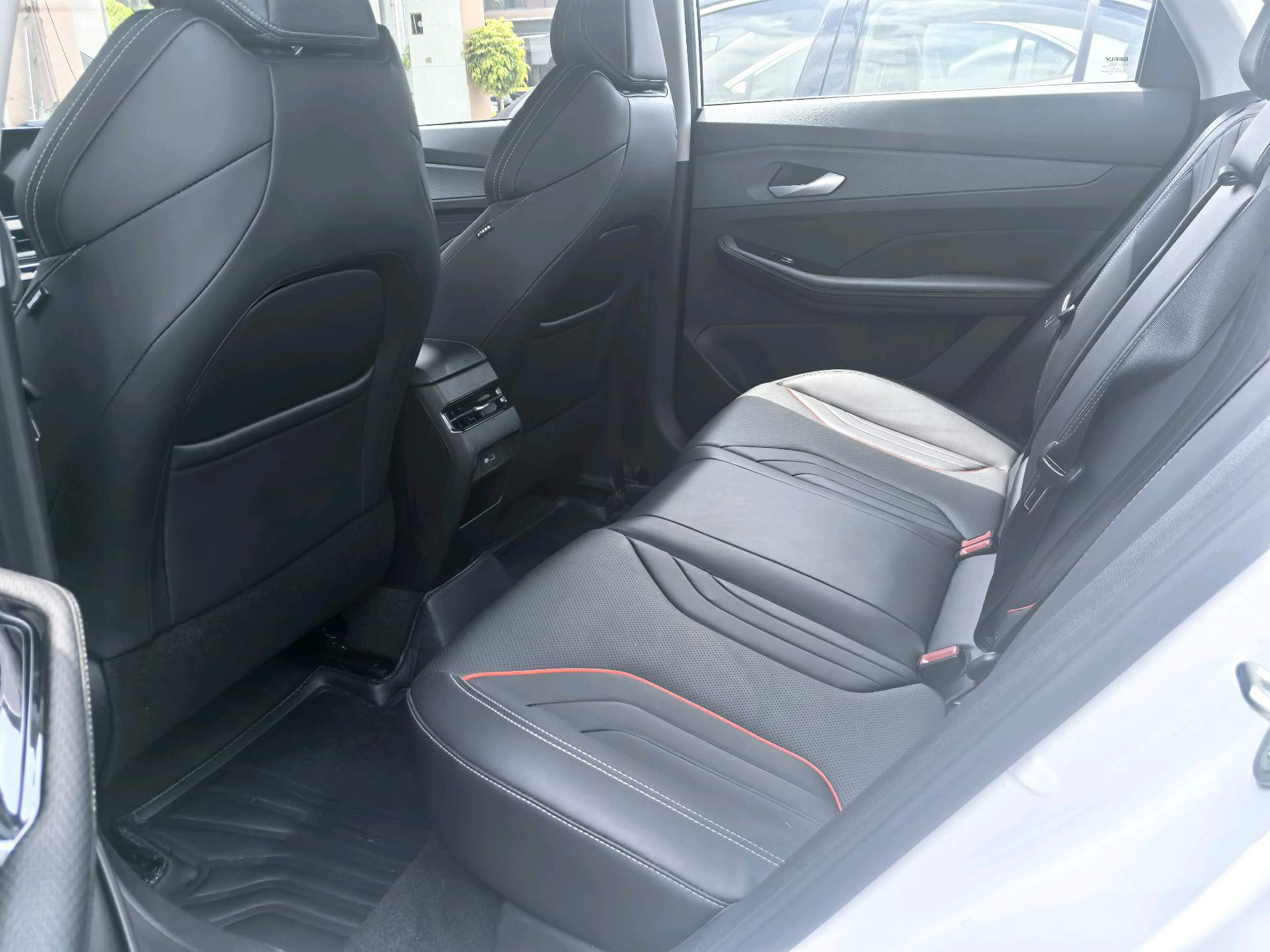 GEELY Emgrand 2025 imagen de coche #10