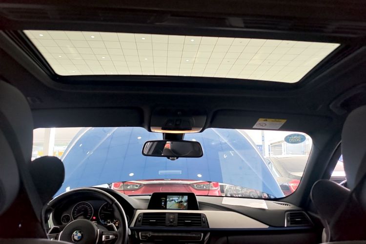 BMW 3 Series 2019 imagem de carro #18