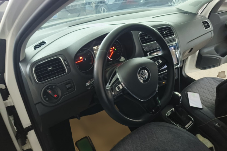 Volkswagen Polo 2018 car image #10