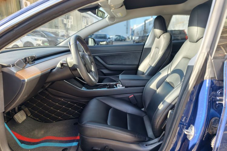 Tesla Model 3 2020 car image #21