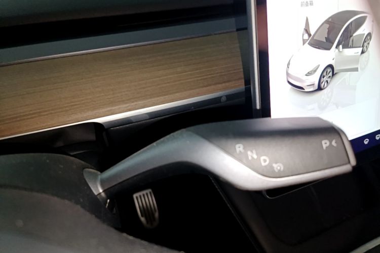 Tesla Model Y 2022 #14 Tesla Model Y 2022 car image #14