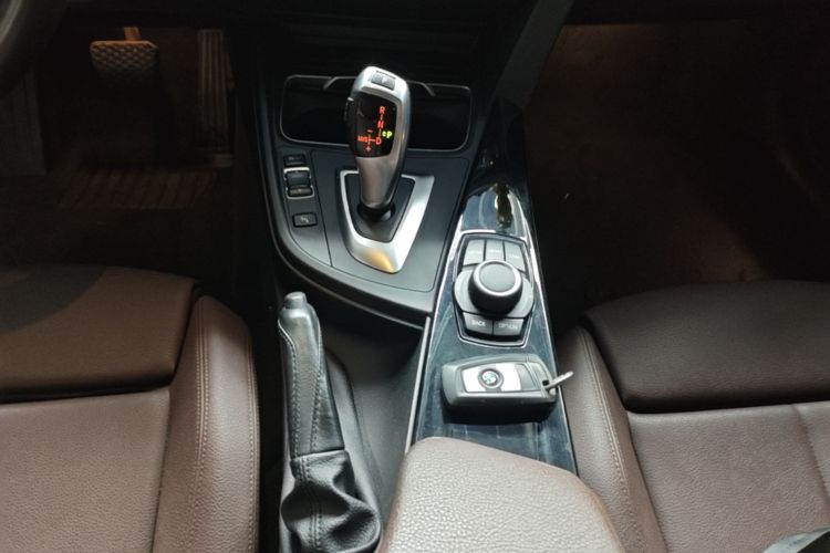 BMW 3 Series 2018 #14 BMW 3 Series 2018 car image #14