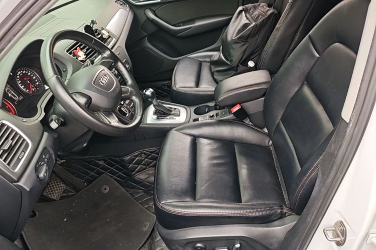 Audi Q3 2018 car image #15