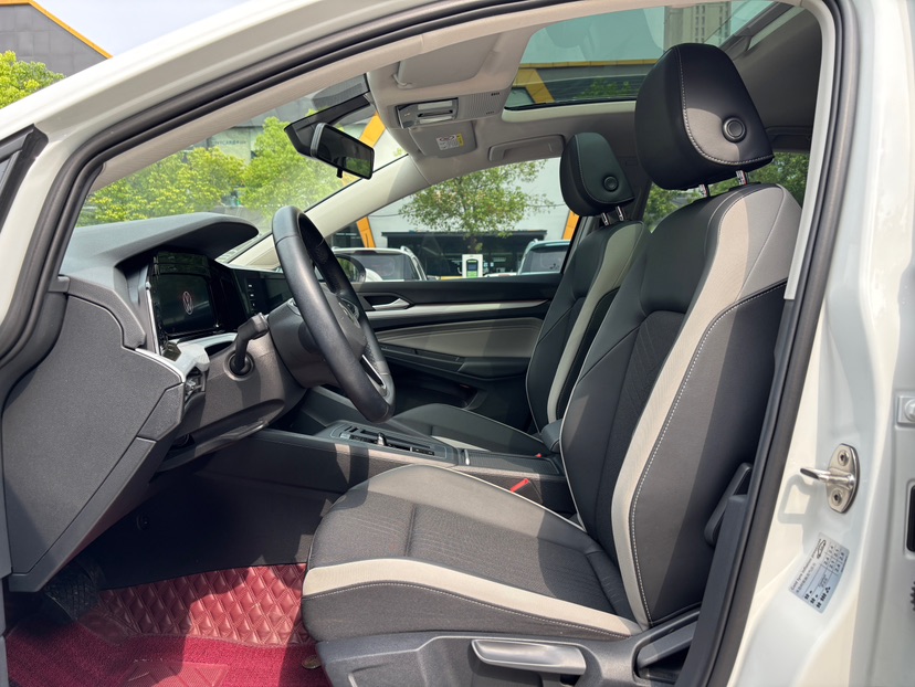 Volkswagen Golf 2021 car image #4