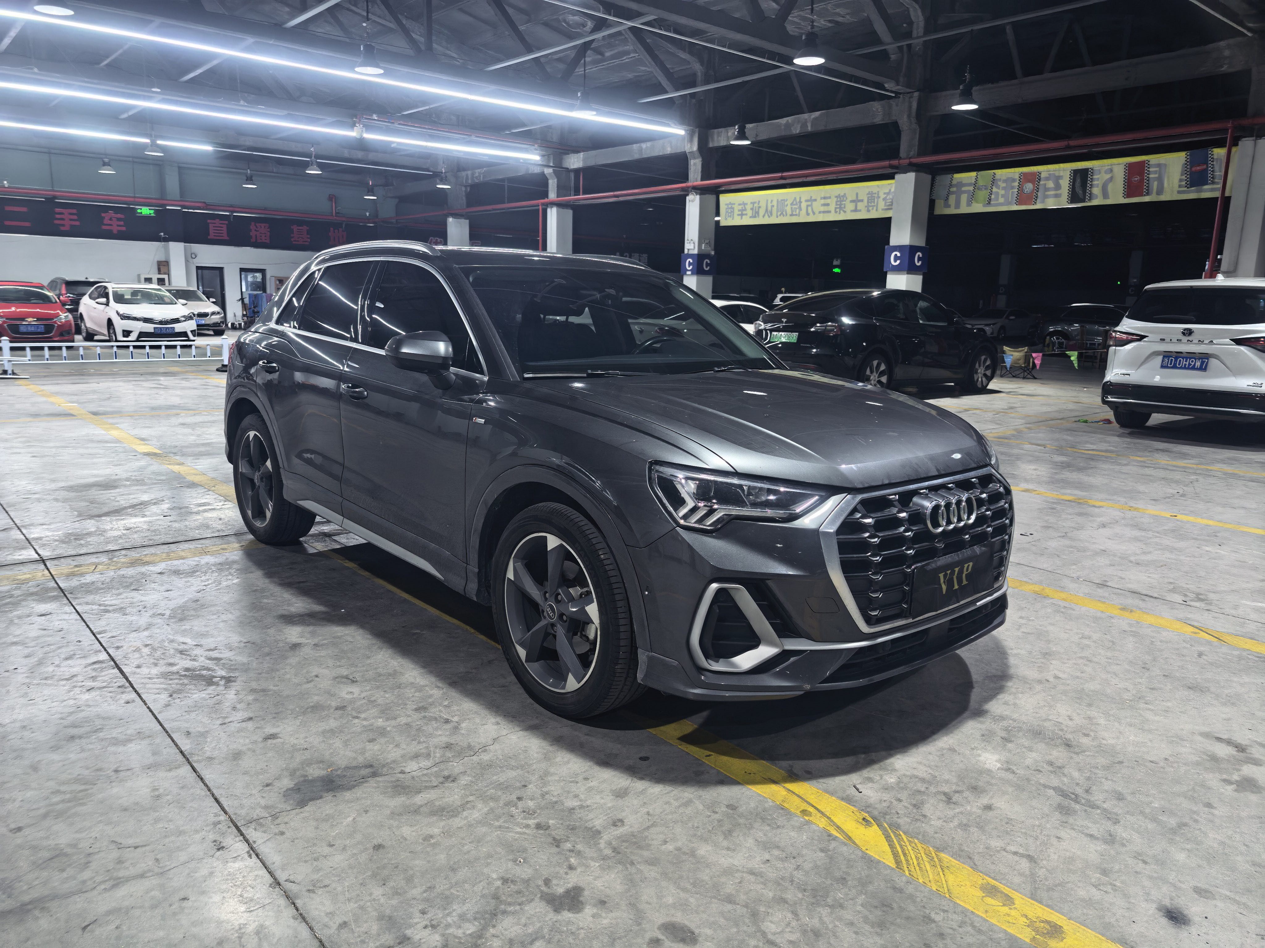 Audi Q3 2022 car image #3