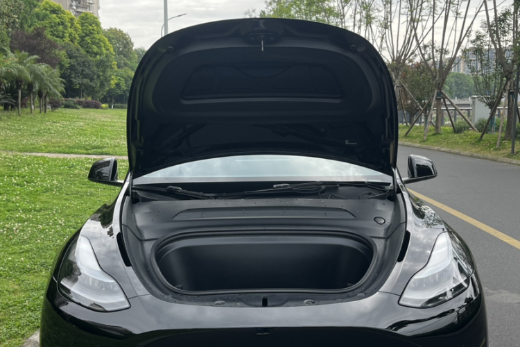 Tesla Model Y 2022 car image #23