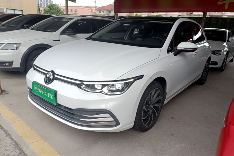 Volkswagen Golf 2021 car image #2