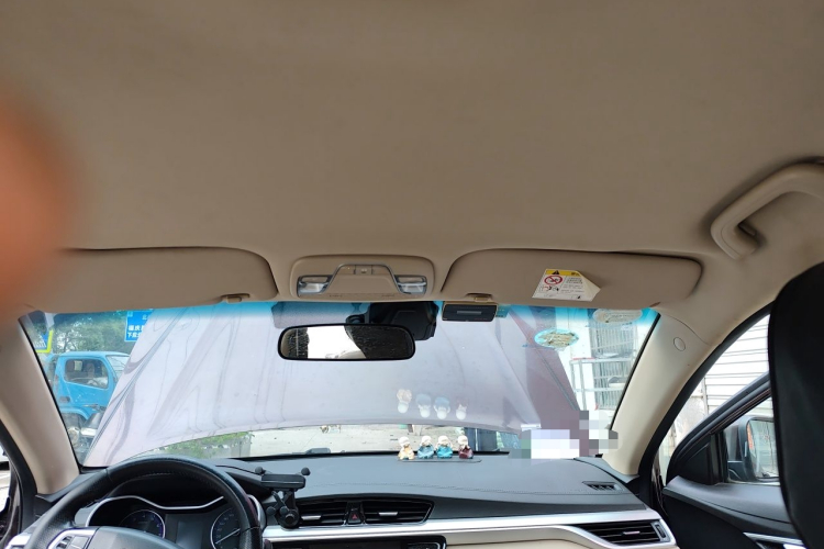 GEELY Emgrand 2019 car image #16
