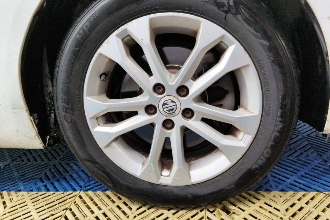 MG 5 2014 car image #9