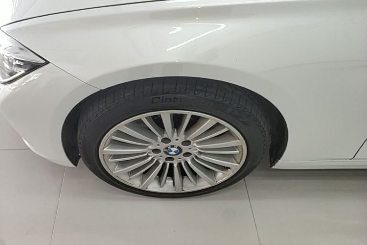 BMW 3 Series 2018 car image #9