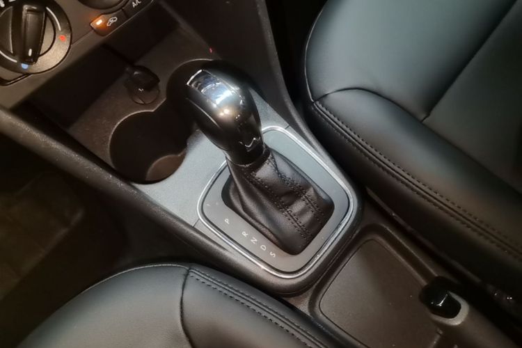 Volkswagen Polo 2016 car image #14