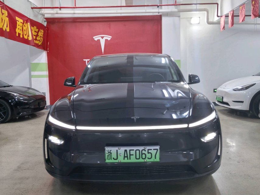 Tesla Model Y 2025 #2 Tesla Model Y 2025 car image #2