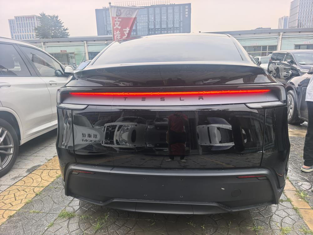 Tesla Model Y 2026 car image #4