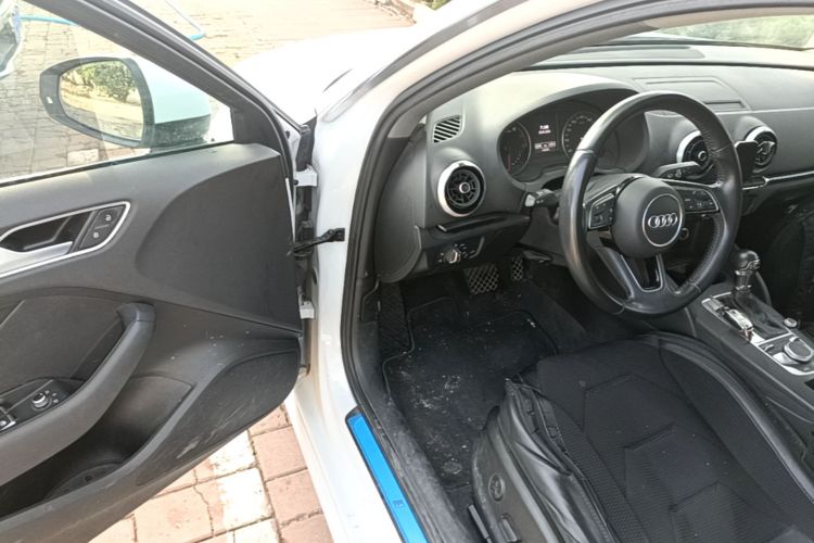 Audi A3 2019 car image #16