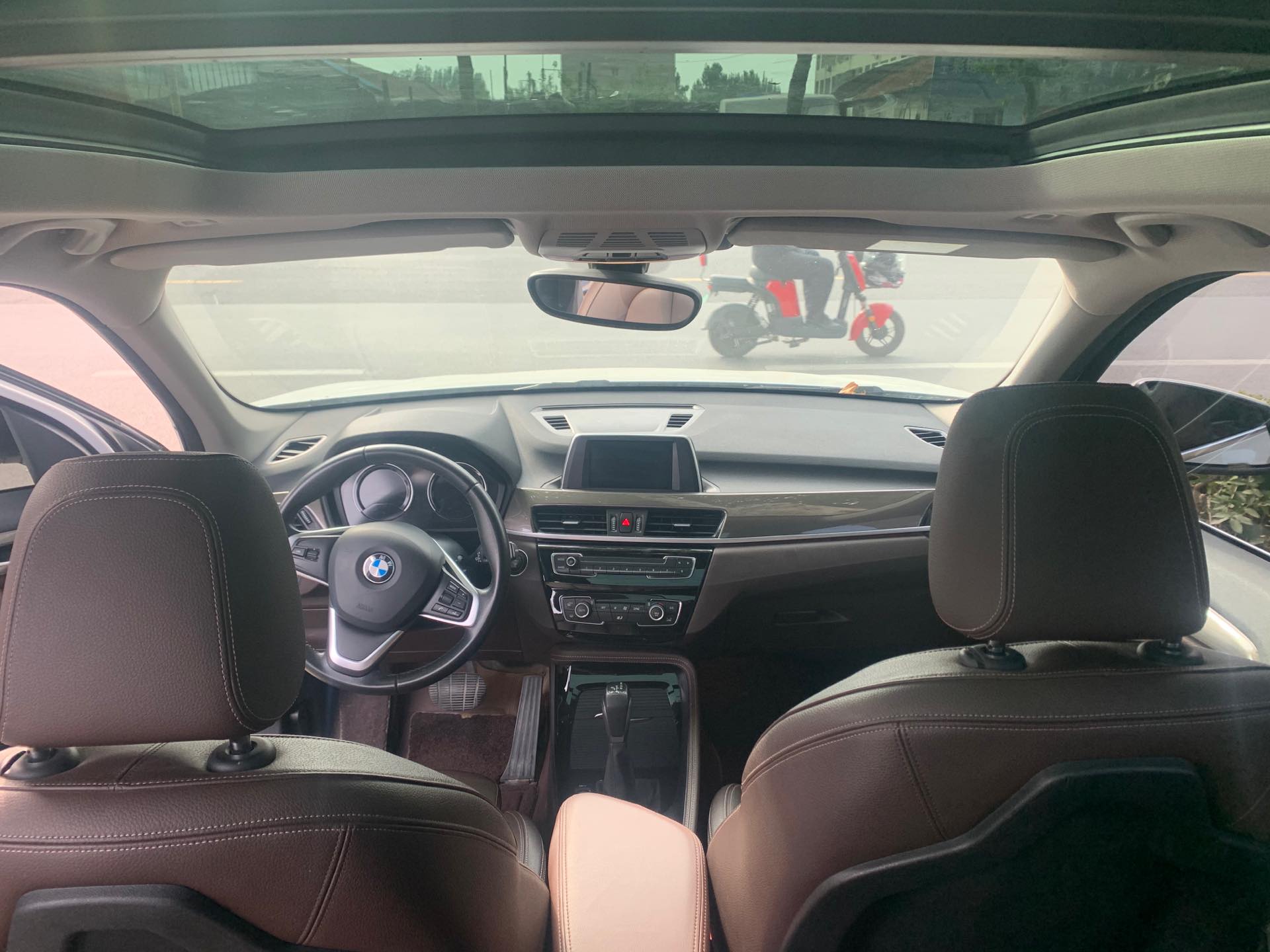2019 car image #9