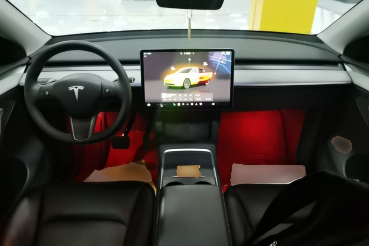 Tesla Model Y 2024 صورة سيارة #11