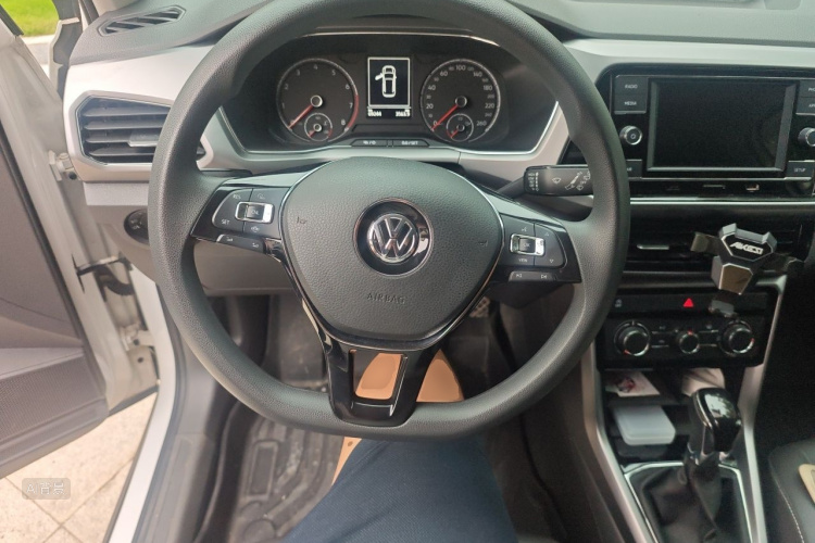 Volkswagen T-Cross 2020 car image #12